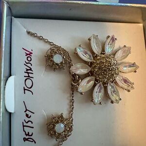 Betsy Johnson daisy necklace and earrings